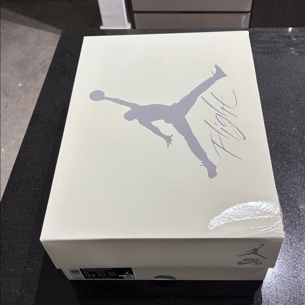Nike Air Jordan Box in Cream and Gray